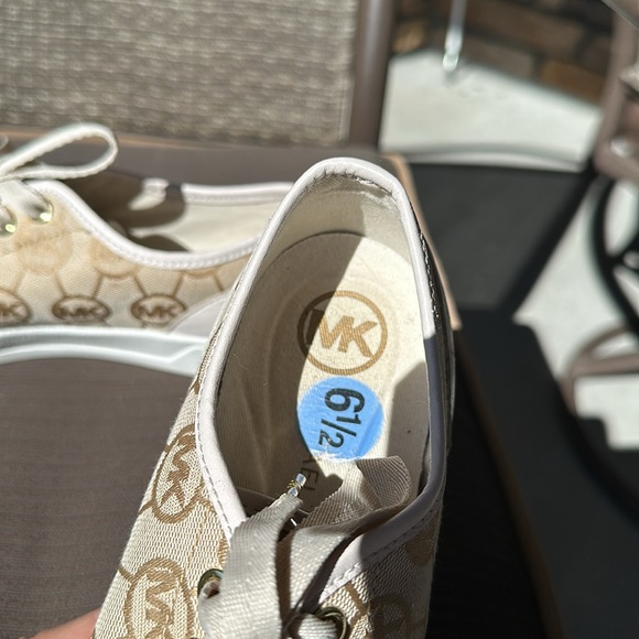 Michael Kors Signature MK Leather Trim City Sneaker  6 1/2 - Picture 3 of 7